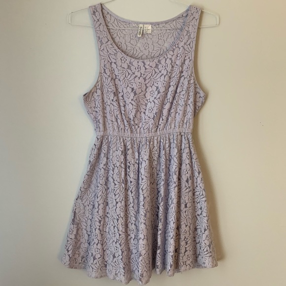 Lilac Lace Dress - Picture 2 of 4
